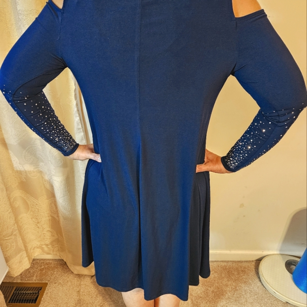 Dress - Picture 2 of 3